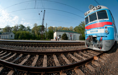 В России столкнулись пассажирский поезд и локомотив 