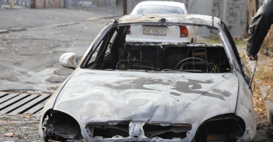 В центре Днепропетровска сгорела машина новоизбранного народного депутата