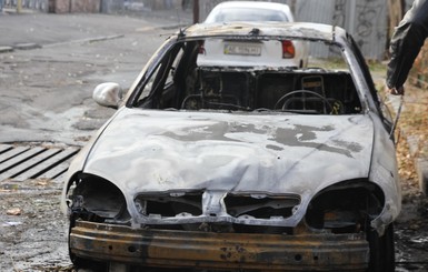 В центре Днепропетровска сгорела машина новоизбранного народного депутата