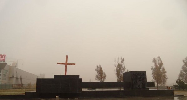 В Мариуполе на месте снесенного памятника Ленину установили крест