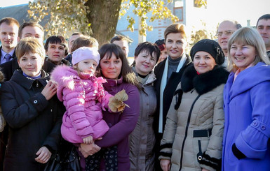 Марина Порошенко навестила раненых в Запорожье
