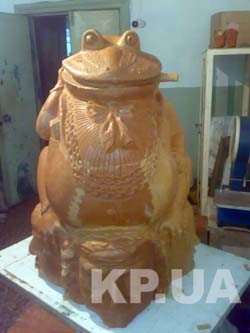 В Бердянске установят памятник жабе-душительнице 