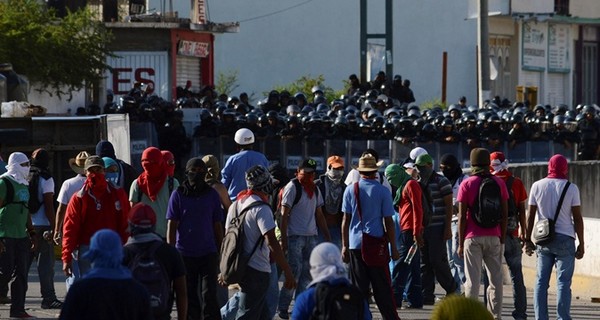 В Мексике возобновились беспорядки из-за похищенных студентов