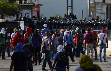 В Мексике возобновились беспорядки из-за похищенных студентов