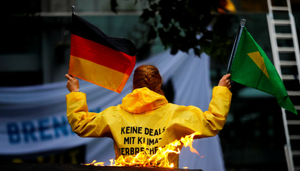 Протесты Greenpeace в Берлине