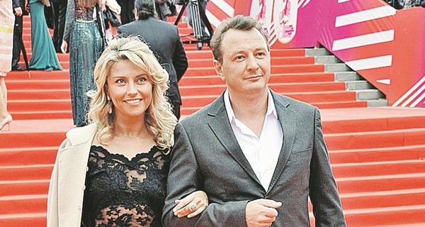 Избитая жена Башарова заявила, что не вернется к мужу