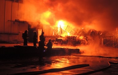 Спасателей не пускали тушить пожар возле киностудии Довженко