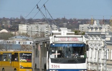 В Харькове троллейбус дважды переехал школьницу