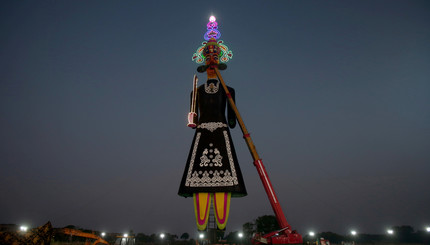 Огромная статуя в Индии