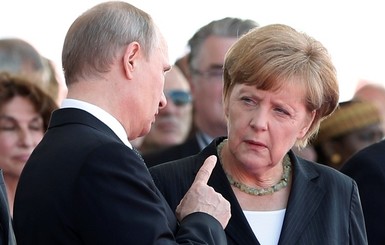 Меркель призвала продолжить диалог с Путиным 