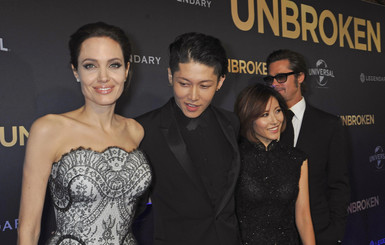 Анджелина Джоли пришла на премьеру собственного фильма в элегантном наряде от 