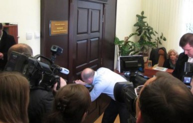 Депутат Каплин с топором выломал двери в кабинет мэра Полтавы