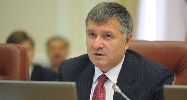 Аваков  попросит Порошенко демобилизовать срочников, призванных полтора года назад