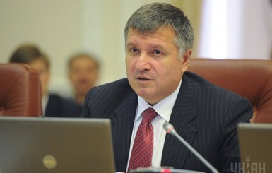 Аваков  попросит Порошенко демобилизовать срочников, призванных полтора года назад