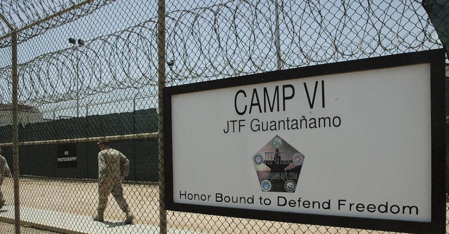 Пентагон отправил бывших узников Гуантанамо в Грузию и Словакию