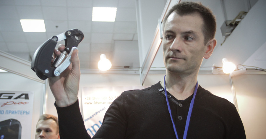 В Киеве протез колена для раненных бойцов напечатали на 3D-принтере