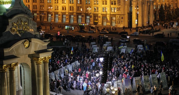 На Майдане началось народное вече