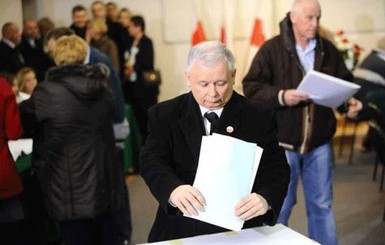 Избирком Польши уйдет в отставку из-за сбоя в системе голосования
