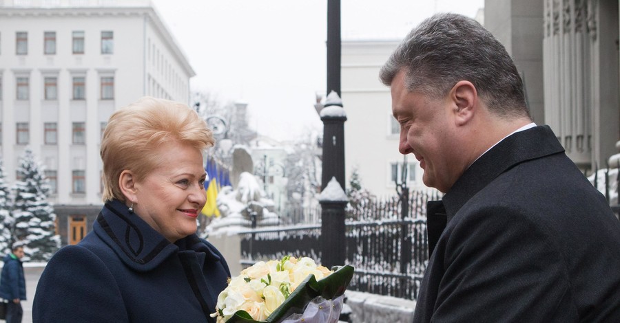 В соцсетях обсуждают букеты президента Литвы