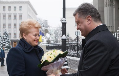 В соцсетях обсуждают букеты президента Литвы