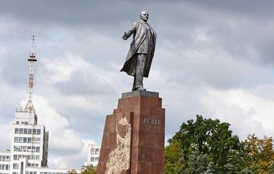 Очередное решение суда: Ленина в Харькове снесли незаконно