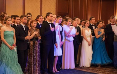 В Киеве прошел Венский бал: танцы до упаду и 37 тысяч гривен на АТО