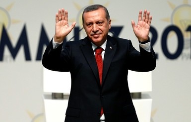 Президент Турции: Ставить вровень женщин и мужчин противоестественно