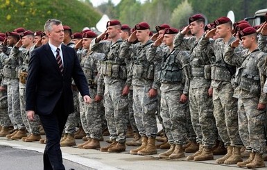 Минобороны Польши попросило США не выводить из страны своих военных