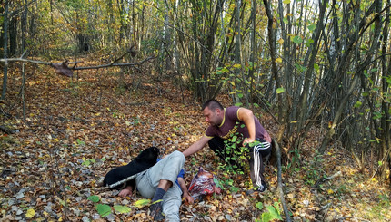 На Закарпатье пес позвал помощь к хозяину, потерявшему сознание в лесу