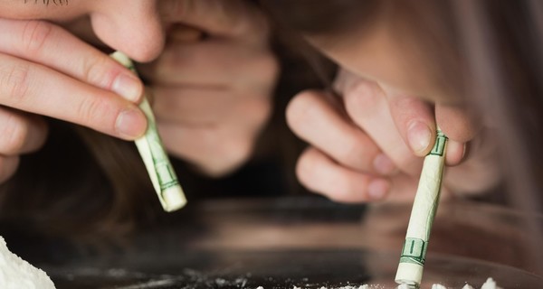 В Амстердаме двое туристов умерли, нанюхавшись героина