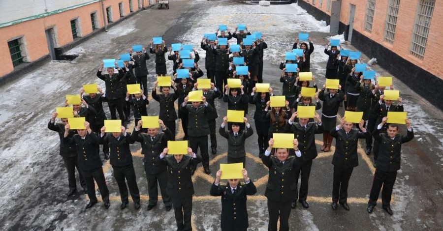 В Киеве тюремщики устроили флешмоб