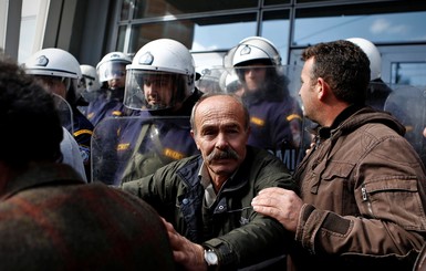 Вся Греция парализована 24-часовой забастовкой