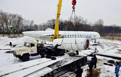Транспортировку правительственного самолета в Киеве перенесли