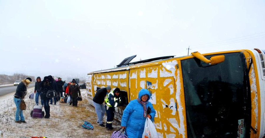 Под Харьковом перевернулся автобус с луганчанами