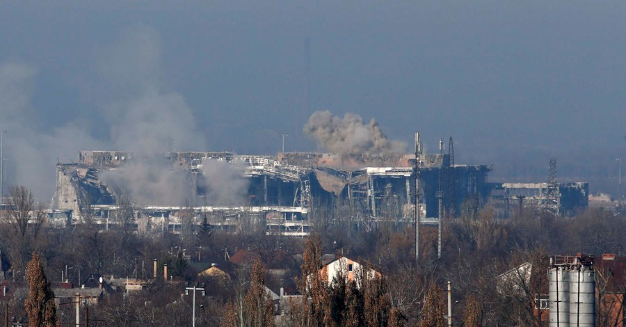 В Донецком аэропорту украинских военных обстреляли из Градов