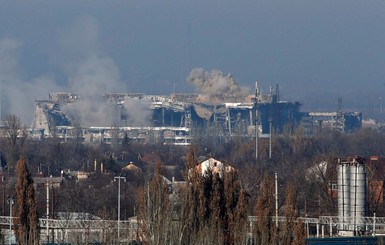 В Донецком аэропорту украинских военных обстреляли из Градов