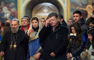 Порошенко в годовщину Евромайдана помолился за Украину