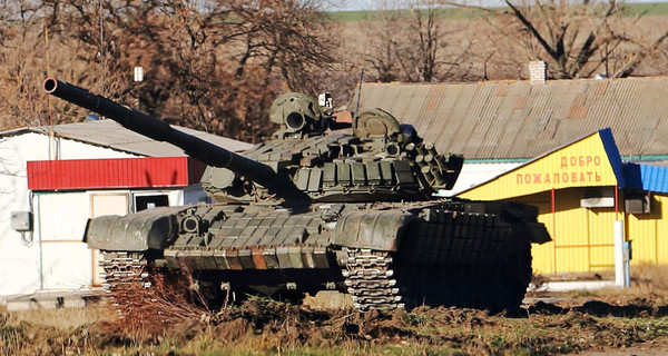 Ситуация в зоне АТО: танки у аэропорта Донецка  и 