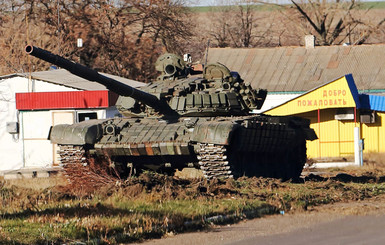 Ситуация в зоне АТО: танки у аэропорта Донецка  и 