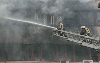В Киеве, спасаясь от огня, женщина выпрыгнула с 16-го этажа