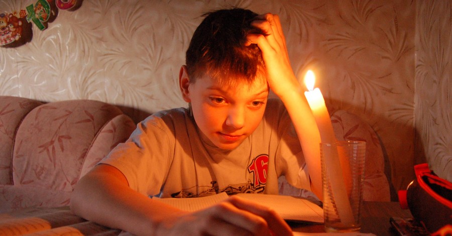 Отключения электричества: в детских садиках сидят без горячей еды и в темноте
