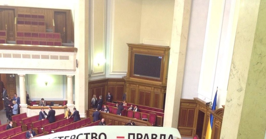 Журналисты-депутаты требовали прекратить голосование в Раде 