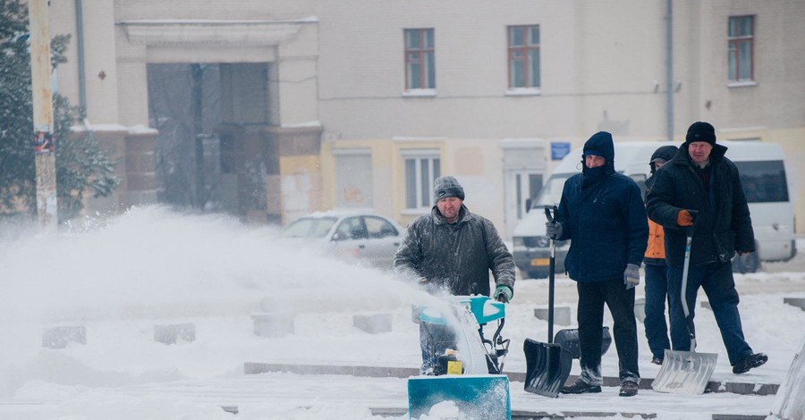 Первый снег в Запорожье: пробки на дорогах и нашествие снеговиков