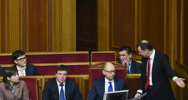 Яценюк и новые министры приняли присягу