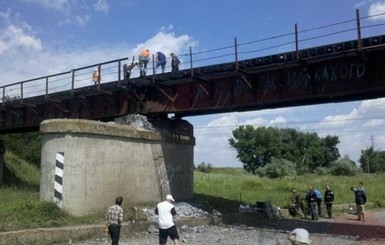 Запорожских подрывников ЖД-моста судят сразу по пяти статьям