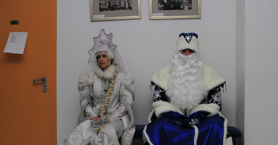 Деды Морозы в Харькове подешевели и освоили баяны