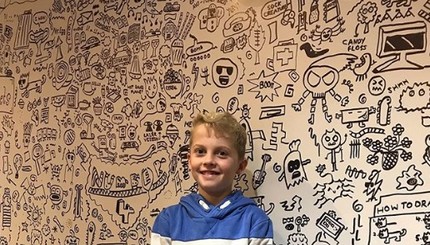 В Великобритании 9-летний мальчик стал автором уникальных рисунков на стене в ресторане