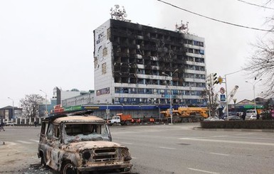 Разрушения в Грозном: сгорел Дом печати, повреждено здание школы, загорелся рынок