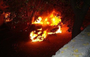 В Киеве сожгли Mitsubishi Lancer