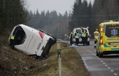 В Швеции перевернулся автобус, 40 человек пострадали